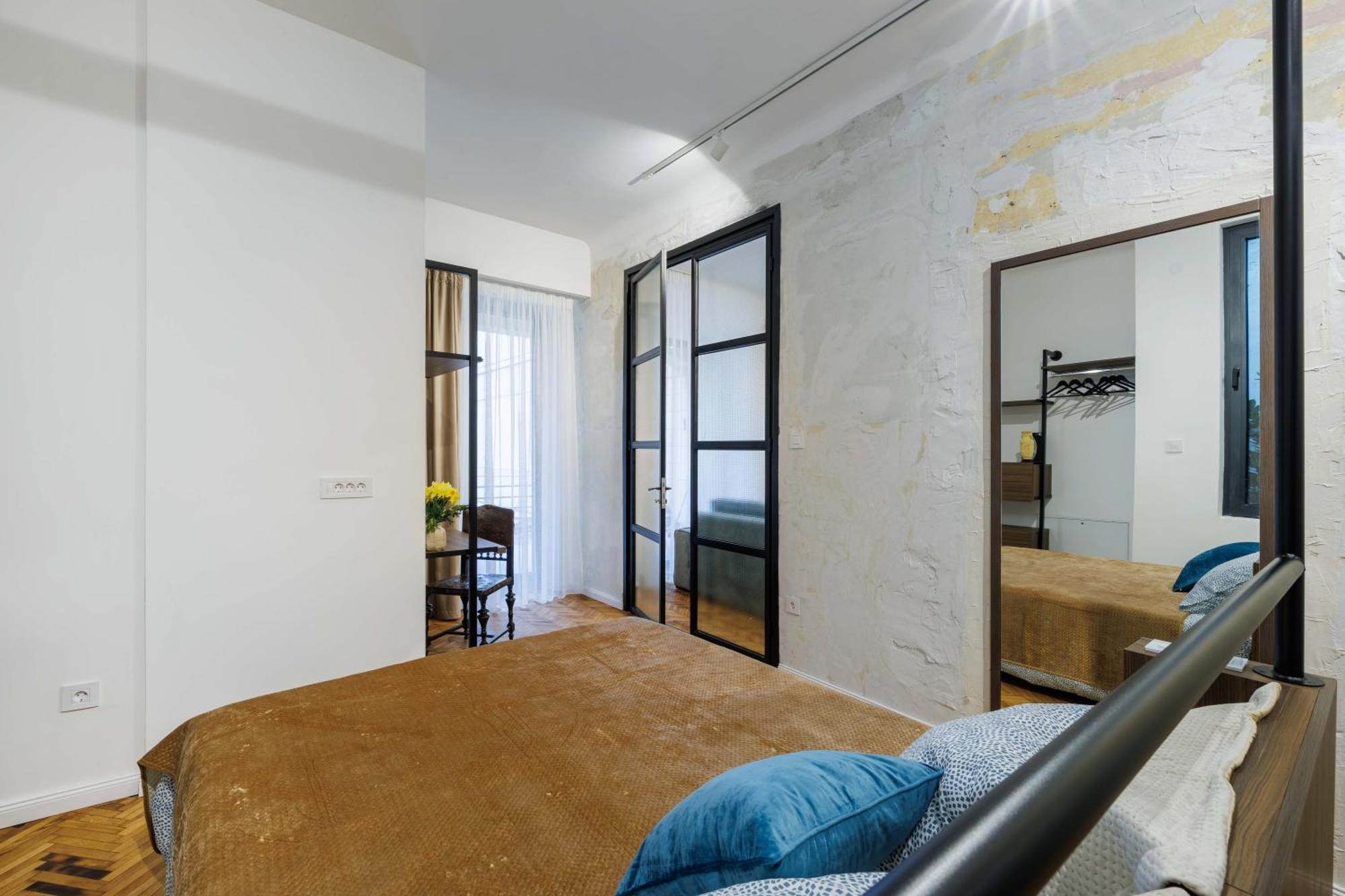 Blue Bird Apartment