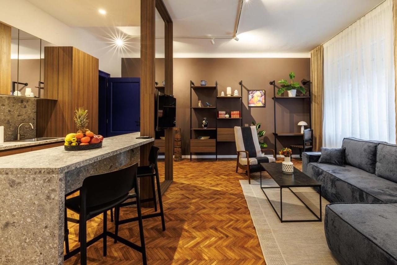 Blue Bird Apartment *